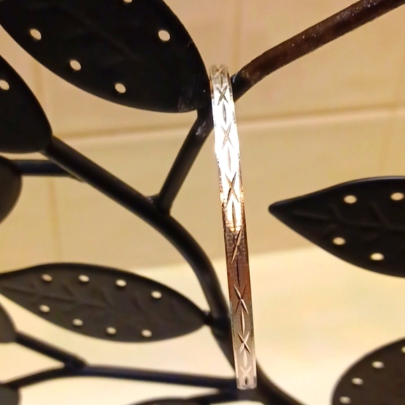 Ericks Sterling Silver Italy   Diamond Cut Style  Italy Stamped  Bangle Bracelet - Picture 1 of 10